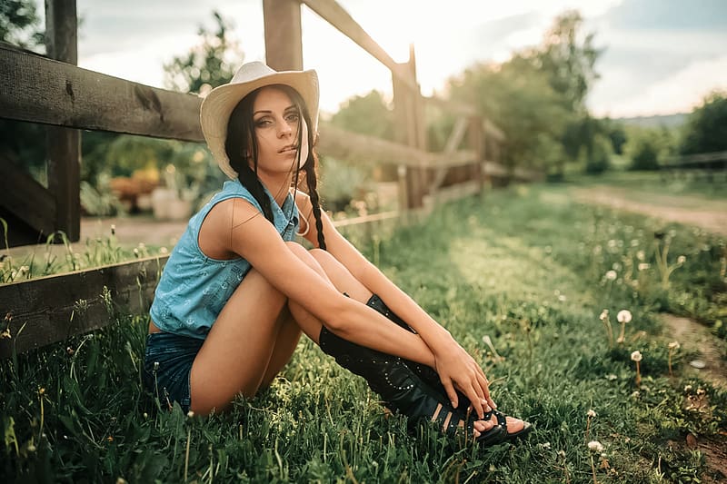 Cowgirl ~ Maria Popova, cowgirl, shorts, hat, brunette, fence, HD wallpaper