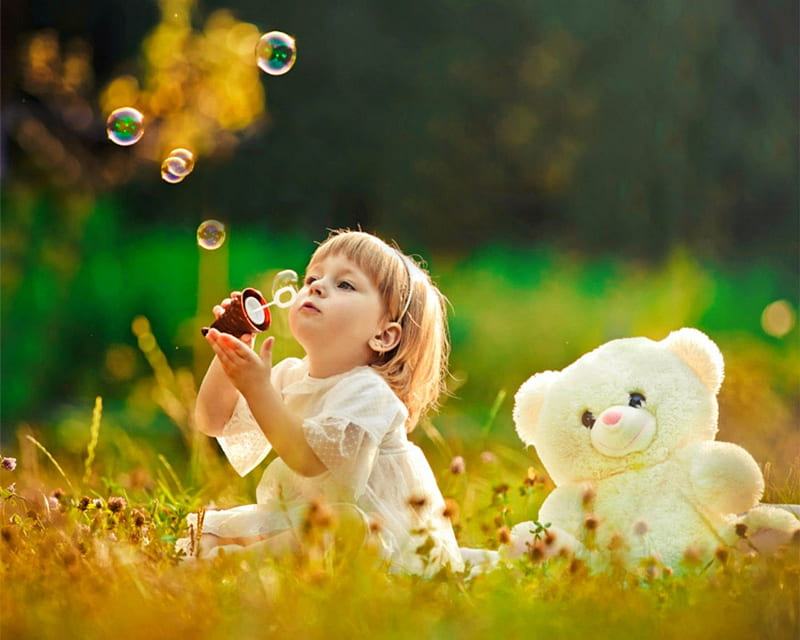 Cute little kid, kid, cute, bubble, grass, teddy, play, HD wallpaper