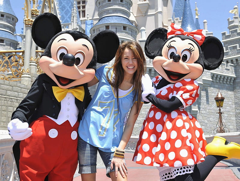 Miley Cyrus Visits Disney World, disney world, minnie mouse, miley cyrus, micky mouse, mickey, minnie, HD wallpaper