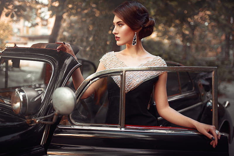 Pin by Lea on Fits | Car poses, Classic car photoshoot, Girl photography  poses