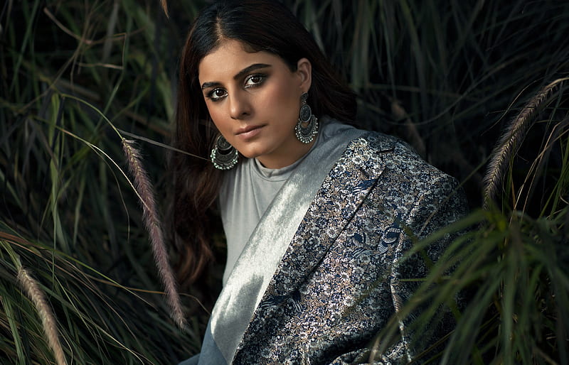 Isha Talwar, Indian actress, portrait, hoot, gray jacket with floral ornament, Bollywood, HD wallpaper