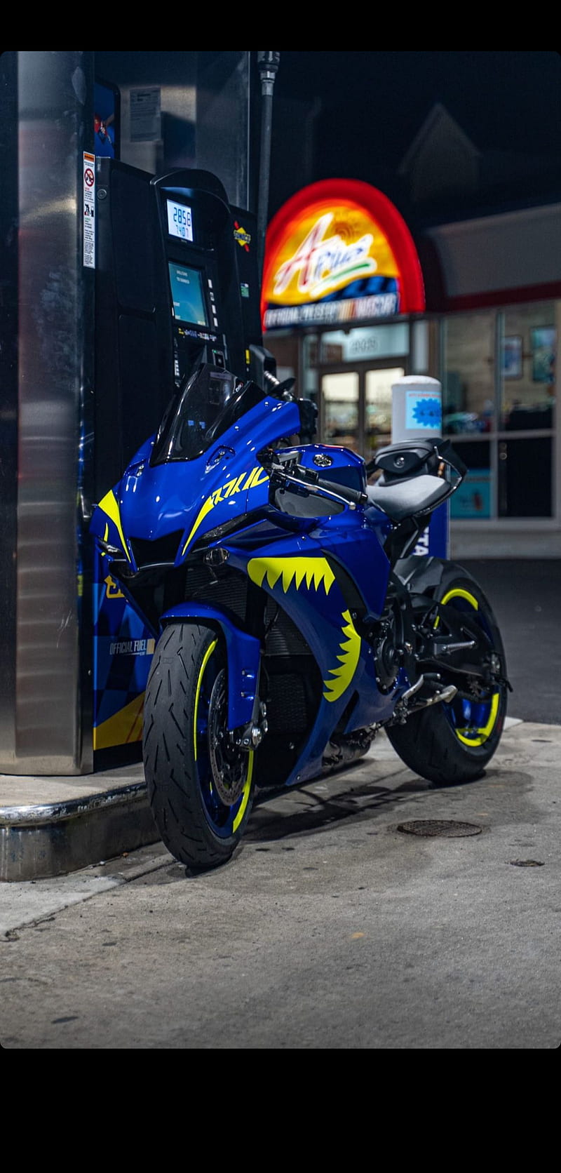Yamaha R1, black, motorcycle, HD phone wallpaper | Peakpx