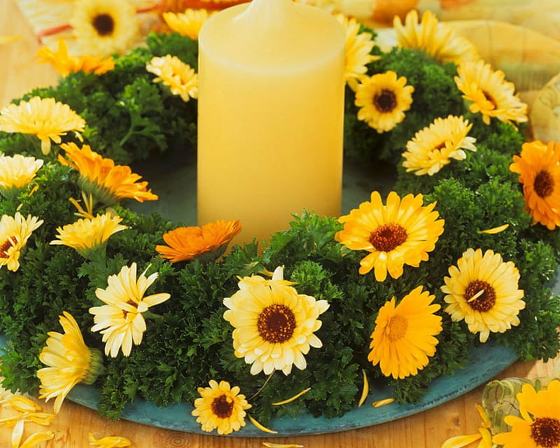 Wreath of parsley and Marigold, candle, flowers, parsley, marigold, HD wallpaper