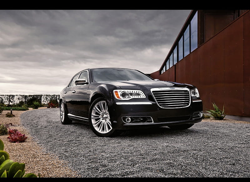 Chrysler 300 (2011) - Front Right Quarter, car, HD wallpaper Chrysler 300 (2011) - Front Right Quarter, car, HD wallpaper