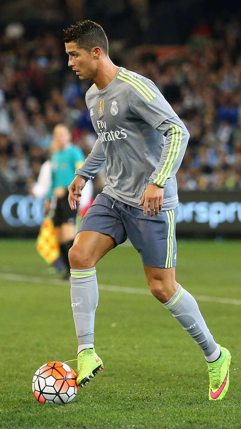 Ronaldo , playing, football, player, HD phone wallpaper