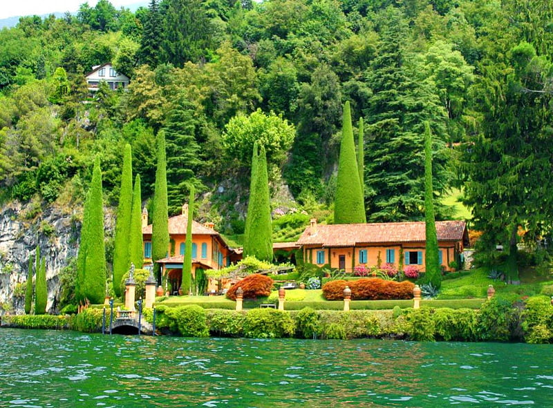 Houses on lake Como, shore, slopes, cottage, como, cabin, bonito, europe, mountain, nice, green, reflection, italy, lovely, greenery, riveetr, lake, summer, nature, lakeshore, HD wallpaper
