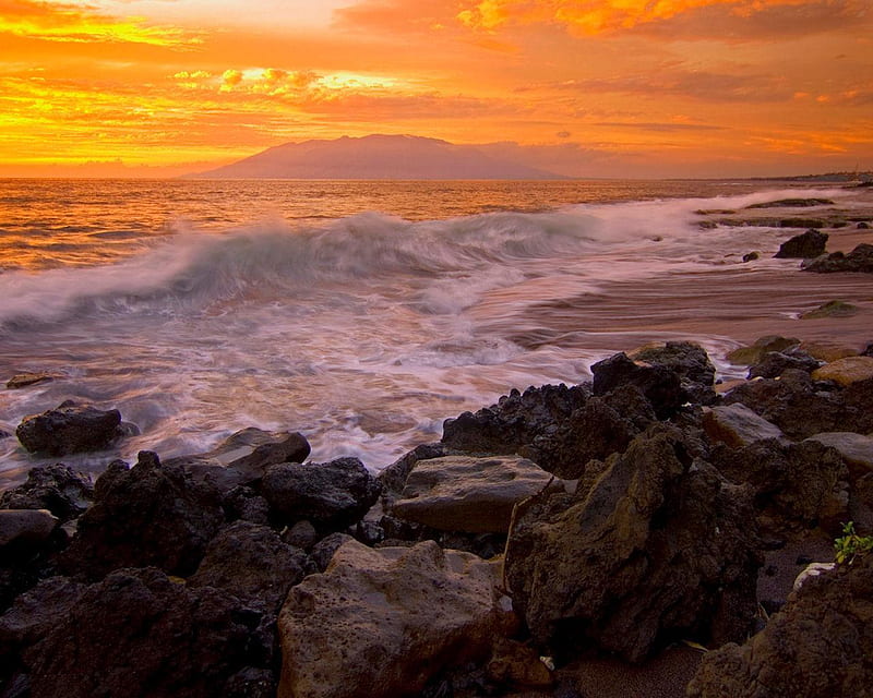 Makena Beach Maui Hawaii, rocks, sun, orange, ocean, yellow, sunset, waves, sky, clouds, beach, sand, water, HD wallpaper