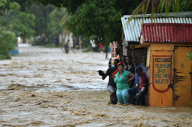 One result of Hurricane Matthew, People try to cross overflowing, La Rouyonne river, 5 October 16, People trying to cross the road, South of Port Au Prince, Leogane, La, Haiti, Overflowing, HD wallpaper
