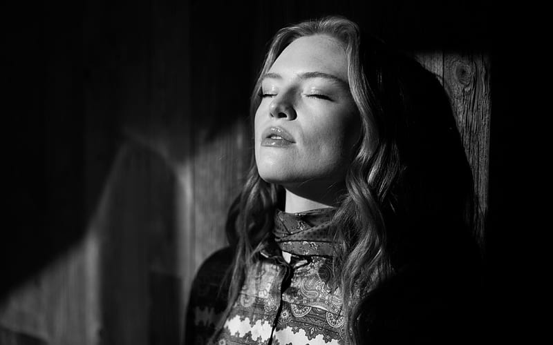 Freya Ridings, portrait, hoot, monochrome, british singer, british star, Freya Rose Ridings, HD wallpaper