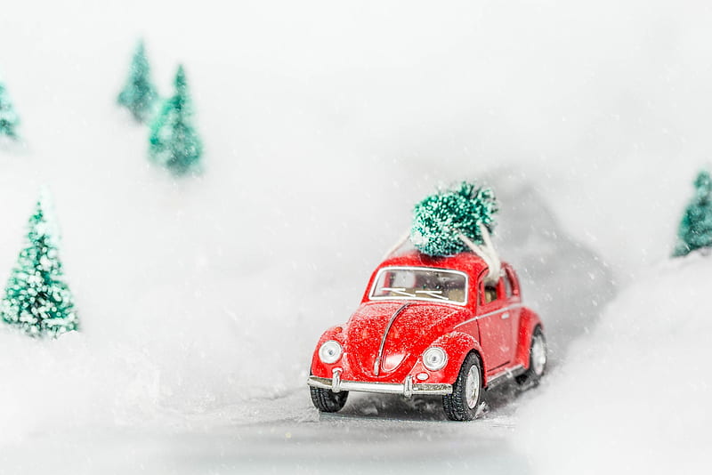 Red car and Christmas tree, red, craciun, christmas, toy, winter, tree, green, car, white, HD wallpaper