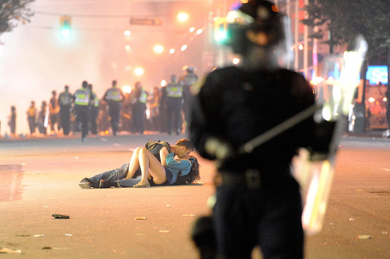 Kissing Couple During Chaos In Vancouver B.C. Riot June 15th 2011 Following Game 7 of Stanley Cup Finals. ( Courtesy The Globe and Mail ), vancouver, kissing, kiss, downtown, city, love, riot, police, couple, HD wallpaper