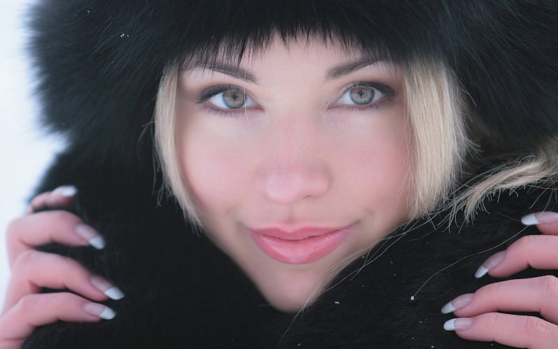 Close-Up, warm, black, blonde, smile, lips, women, winter, close up, fur, HD wallpaper