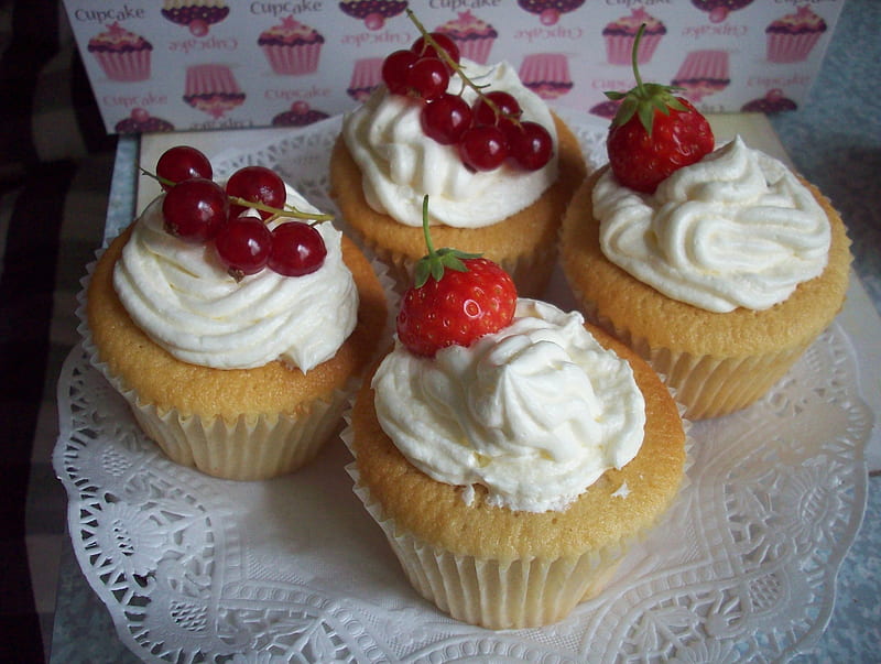 redcurrant & strawberry cupcakes, cake, cupcakes, treats, redcurrant and strawberries, HD wallpaper