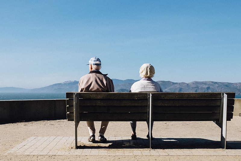 man and woman sitting on bench facing sea, HD wallpaper