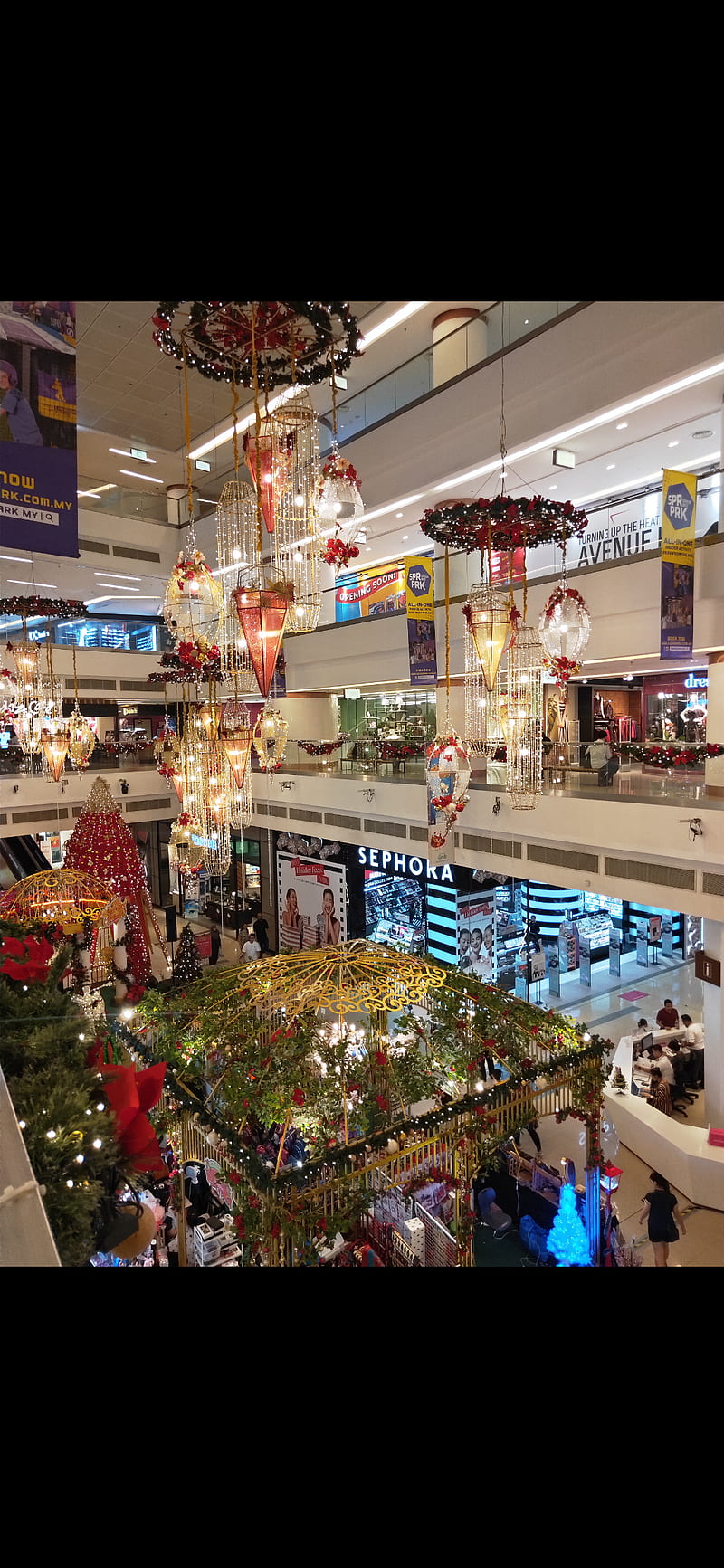 Christmas mall, celebration, decorations, display, festive, nice, sephora, HD phone wallpaper