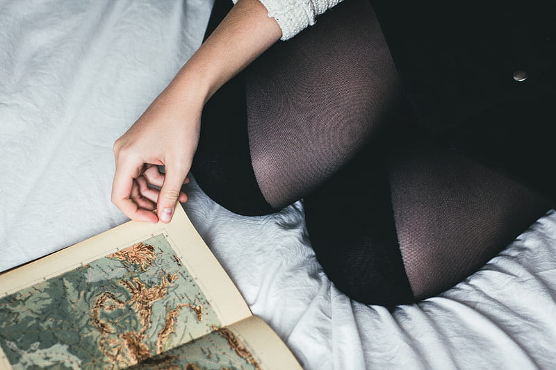woman reading book, HD wallpaper