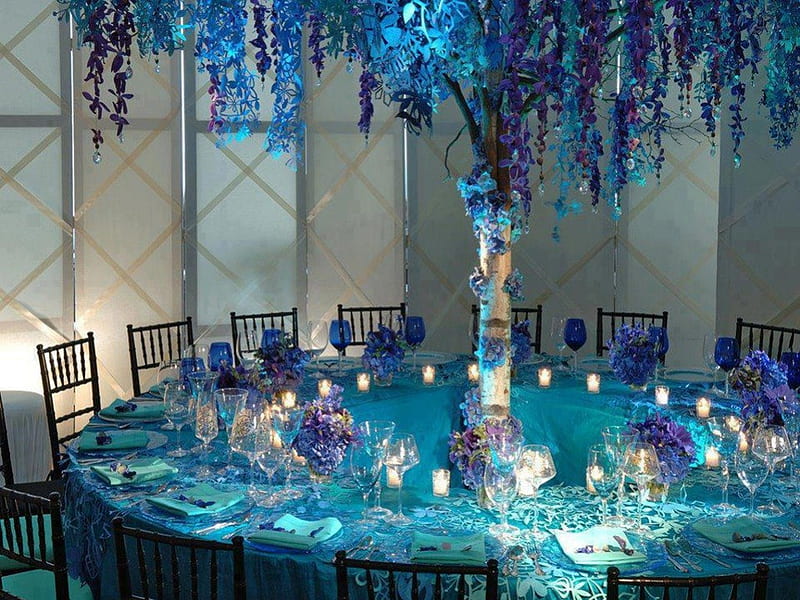 Romantic Dinner, dinner, tables, romance, beautiful blue color, beautiful purple flowers, cutlery, glasses, candles, love, chairs, low light, light, HD wallpaper