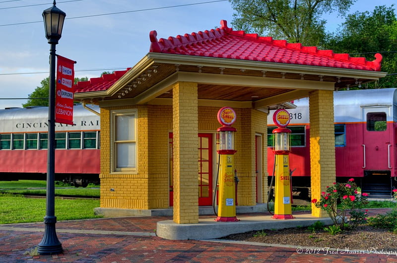 An Old Shell Gas Station, shell, train, lamppost, old station, HD wallpaper