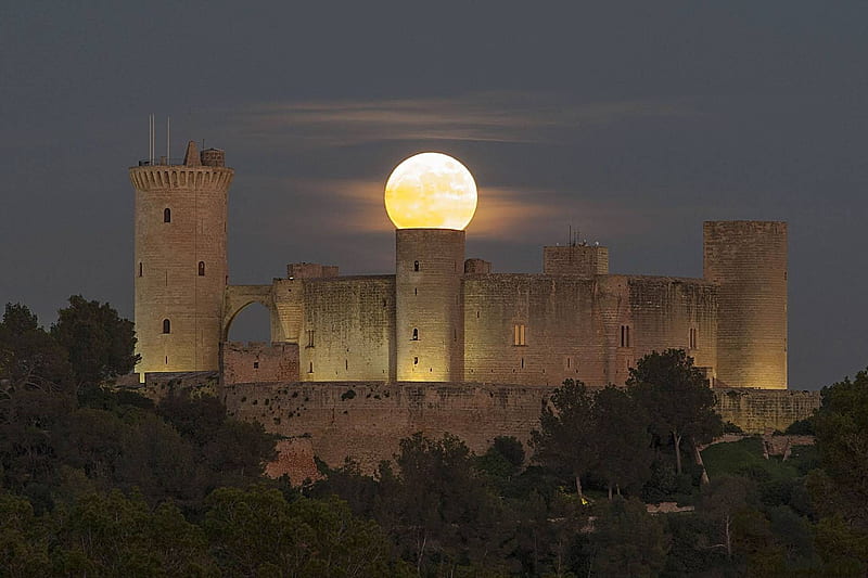 Supermoon over Spanish Castle, architecture, moon, cool, space, fun, castle, HD wallpaper