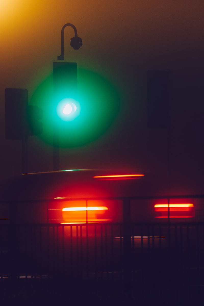 Traffic light, light, fog, night, blur, HD phone wallpaper | Peakpx
