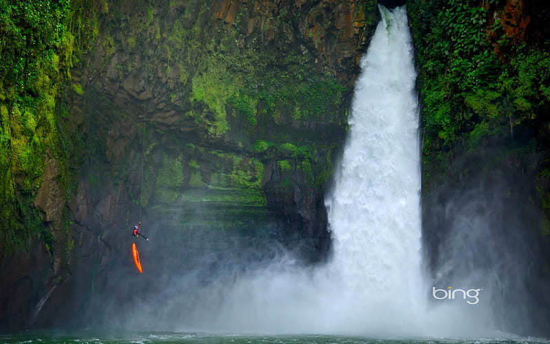 Men parachuted ready next to the Great Falls of Mexico-Bing, HD wallpaper