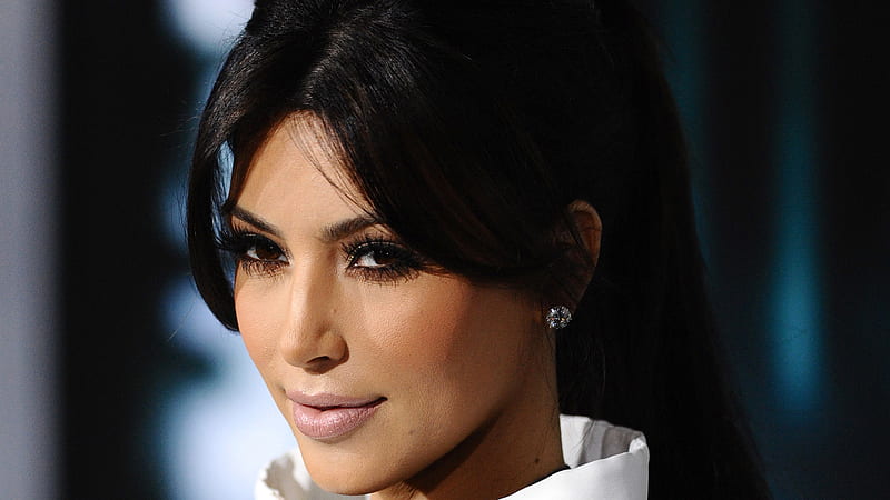 Kim Kardashian Is Wearing White Stone Studs And White Dress Celebrities, HD wallpaper