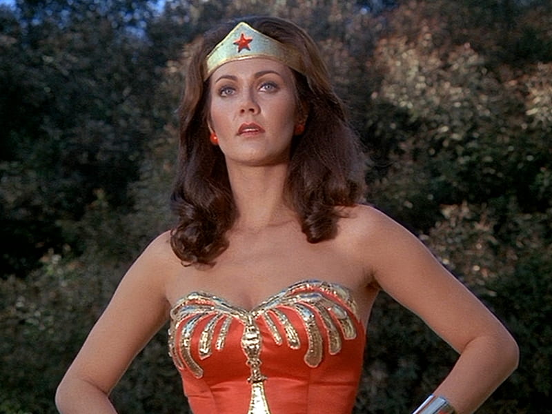 Wonder Woman Surveys the Scene, Wonder Woman, Lynda Carter, Woner Woman TV Series, WW, HD wallpaper
