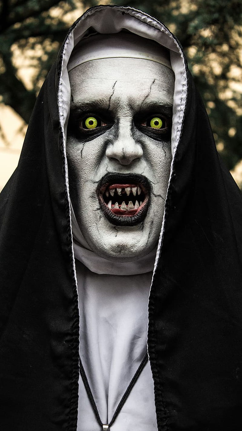 Scary nun, green eyes, horror, movie, sharp teeth, teeth, HD phone wallpaper