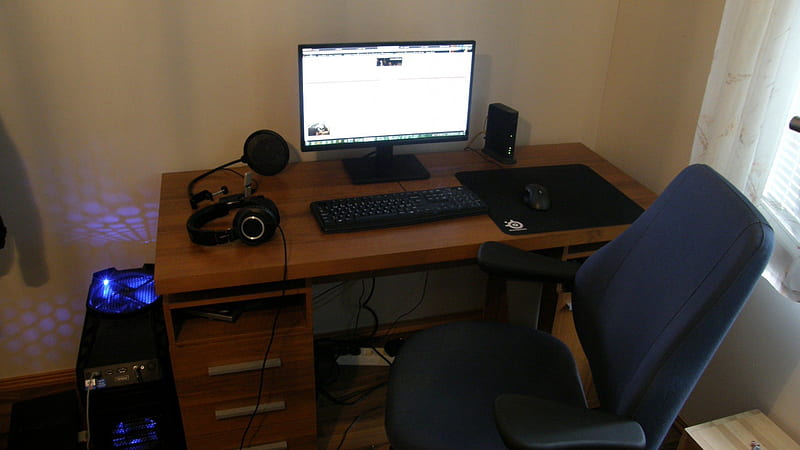 Computer Desk, technology, entertainment, people, HD wallpaper