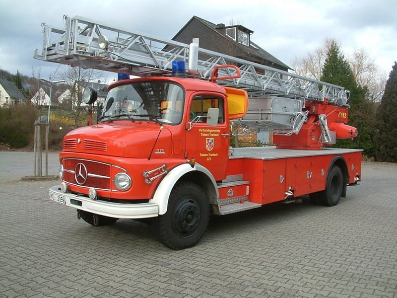 Oldtimer Firetruck, oldtimer, germany, german firetruck, mercedes, fire truck, HD wallpaper