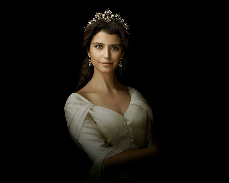 Muhtesem Yuzyil: Kosem (2015– ), sultan, black, Beren Saat, woman, kosem, girl, actress, tv series, tiara, white, HD wallpaper