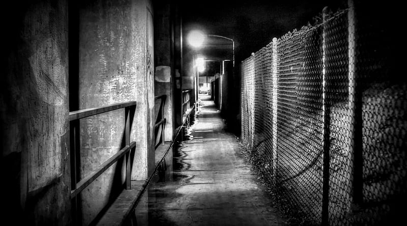 wire fence at an underpass, walkway, wire, underpass, fwnce, lights, BW, HD wallpaper