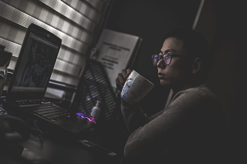 man holding mug in front laptop computer, HD wallpaper