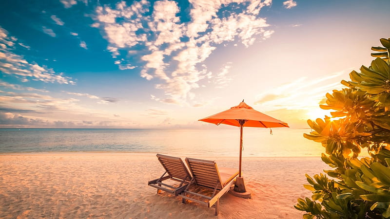 Tropical Beach, ocean, sandy, calm, umbrella, chairs, summer, sunrise, HD wallpaper