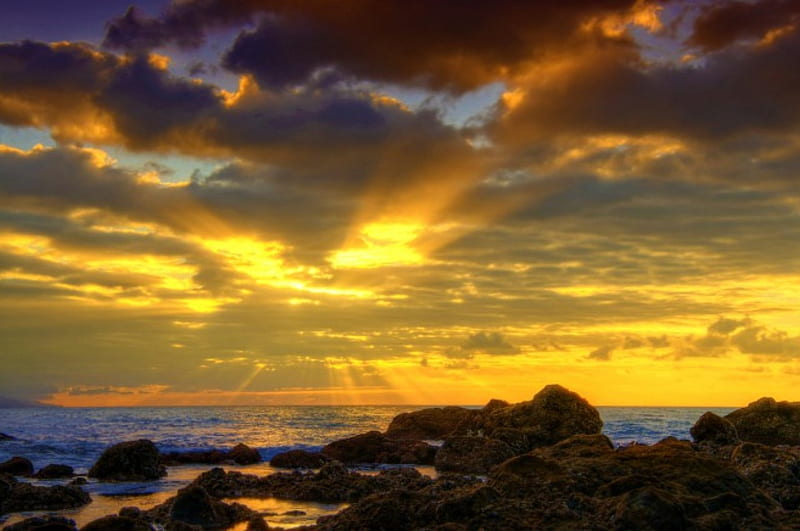 Sunrays, rocks, sun, sunbeams, bonito, sunset, clouds, sea, splendor ...