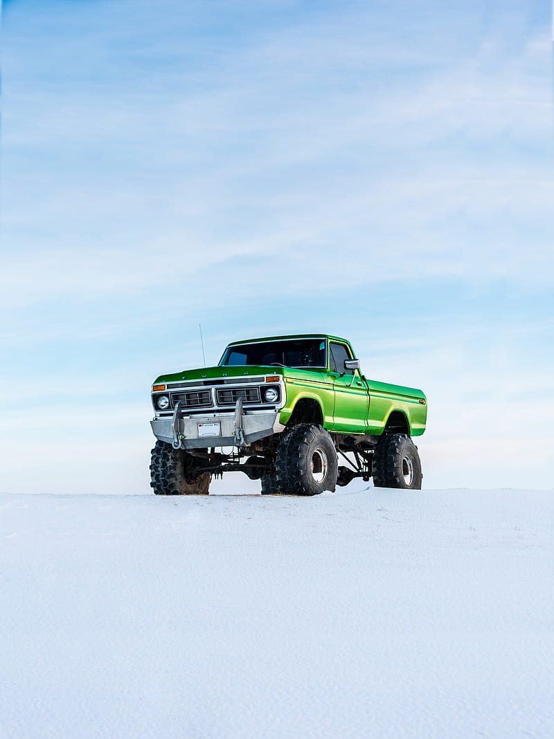 green off-road vehicle on snow during winter season, HD phone wallpaper