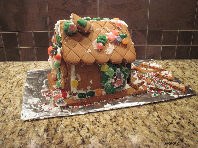 gingerbread house with brown roof, candy, graphy, green, brown, yellow, HD wallpaper