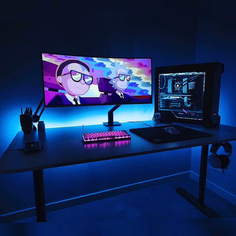 PC setup: Hãy đưa con mắt của bạn vào không gian PC Setup đẹp mê hồn của chúng tôi. Với màn hình cong, bàn phím cơ và con chuột cao cấp, máy tính của bạn sẽ trở nên đẳng cấp hơn bao giờ hết.