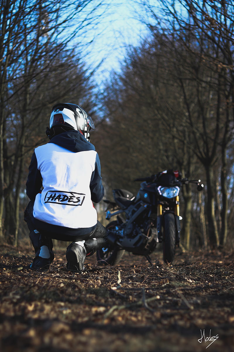motorcycle, kneeling, vehicle, helmet, outdoors, trees, HD phone wallpaper