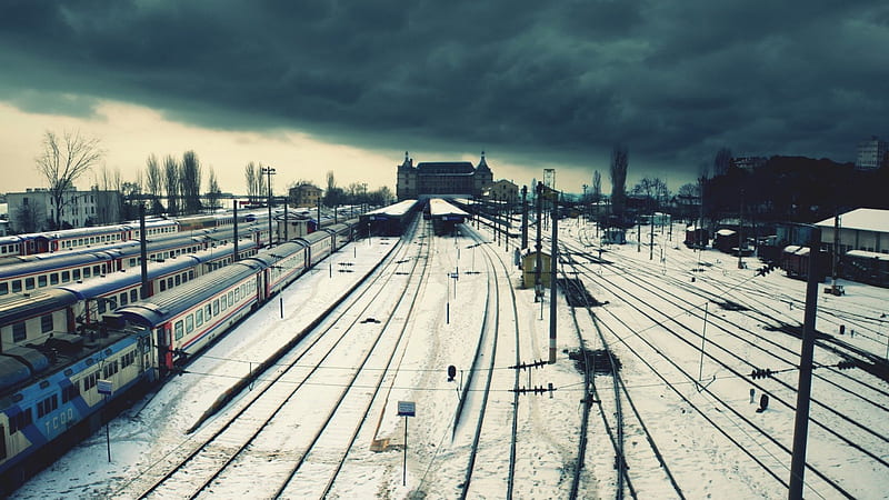 gloomy central train station in winter, trains, station, clouds, tracks, winter, HD wallpaper