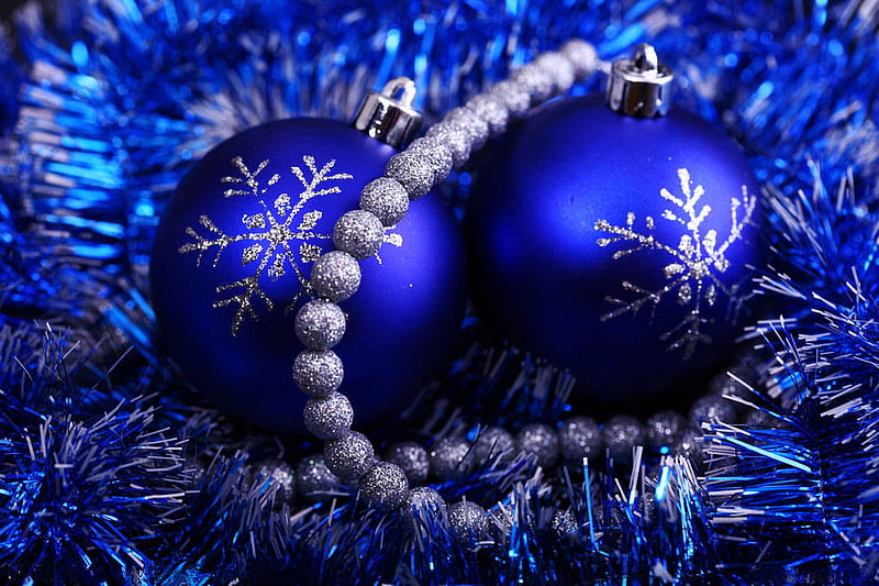 Christmas balls, pretty, christmas, holiday, glitter, decoration, silver, garland, seasonal, graphy, ormanents, balls, shimmer, beads, star, HD wallpaper