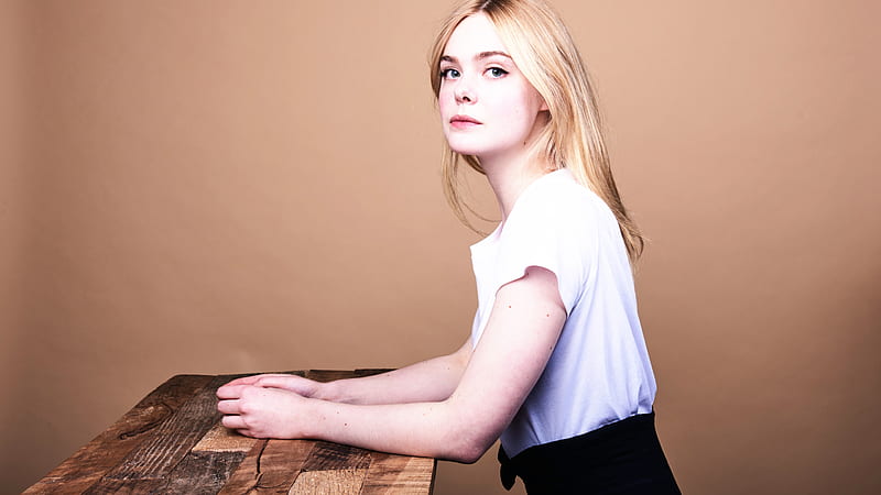 Mary Elle Fanning Is Keeping Her Hands On A Wooden Table With Brown Background Mary Elle Fanning, HD wallpaper