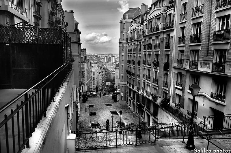 Montmartre Street, architecture, romantic, houses, paris, black, france, white, street, montmartre, HD wallpaper
