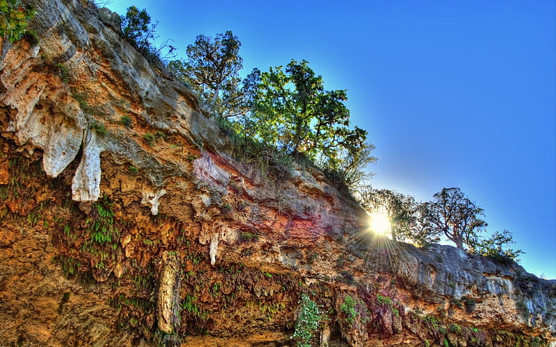 sun peeking over cliff with hanging stalactites r, sun, stalactites, cliff, r, trees, HD wallpaper