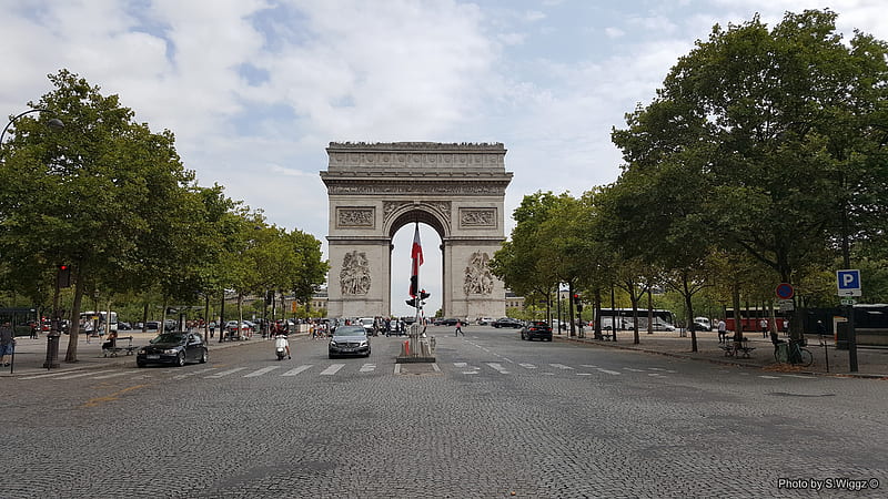 Arc De Triomphe, Paris, France, Streets, Sky, carros, France, Arc De Triomphe, Cobble Stone, Trees, Clouds, Paris, Flag, Roads, HD wallpaper