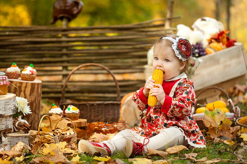 Little girl, corn, autumn, little, food, yellow, sweet, dessert, cupcake, girl, copil, child, HD wallpaper