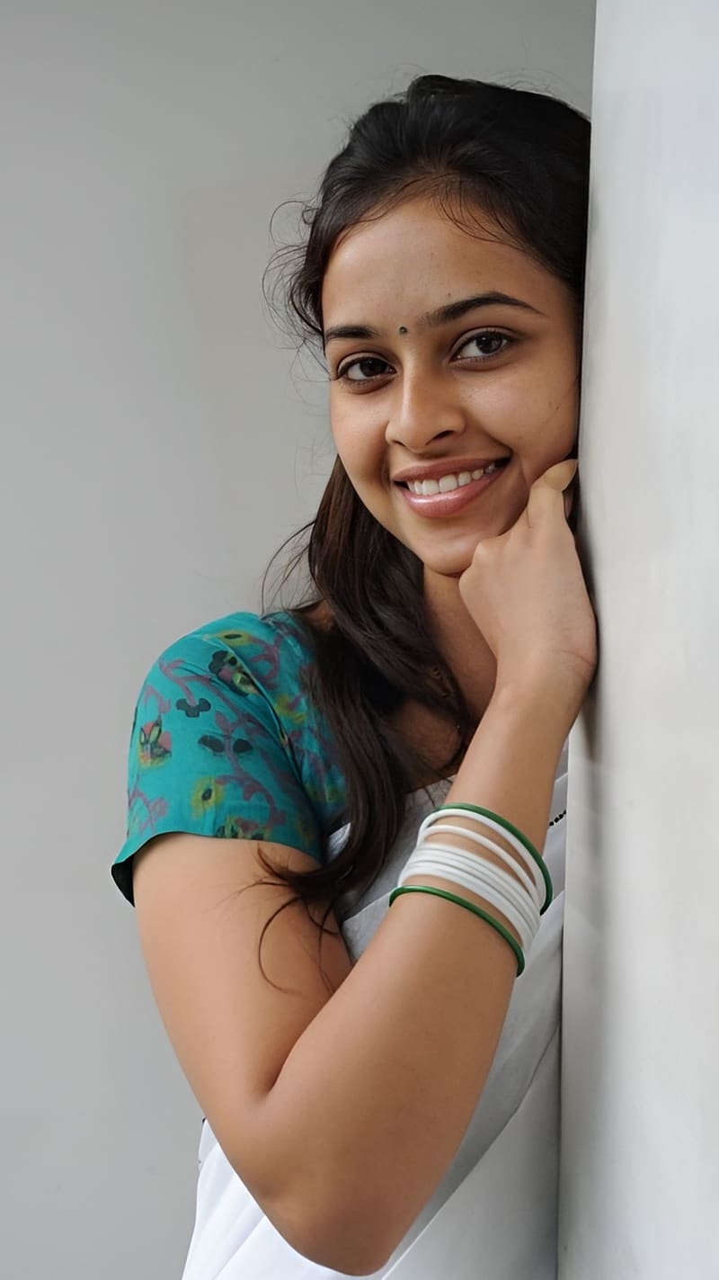 Sridivya, sri_divya, tamil_actress, telugu_actress, saree_beauty, HD phone wallpaper