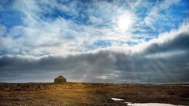 sun rays over a stone cabin on the plains, cabin stone, sun rays, clouds, plais, HD wallpaper