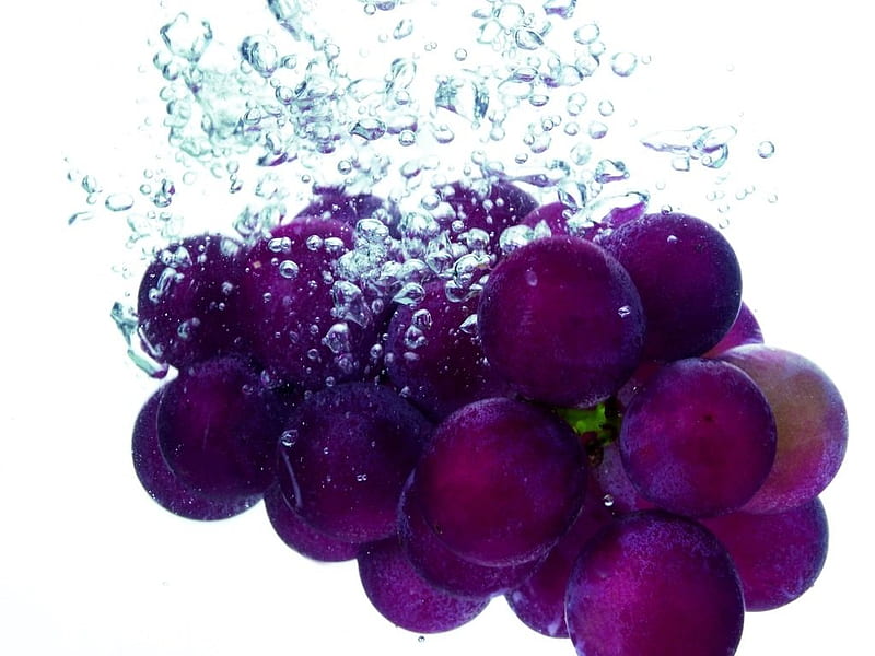 Purple Grapes in H2O, fruit, grapes, water, purple, nature, HD wallpaper