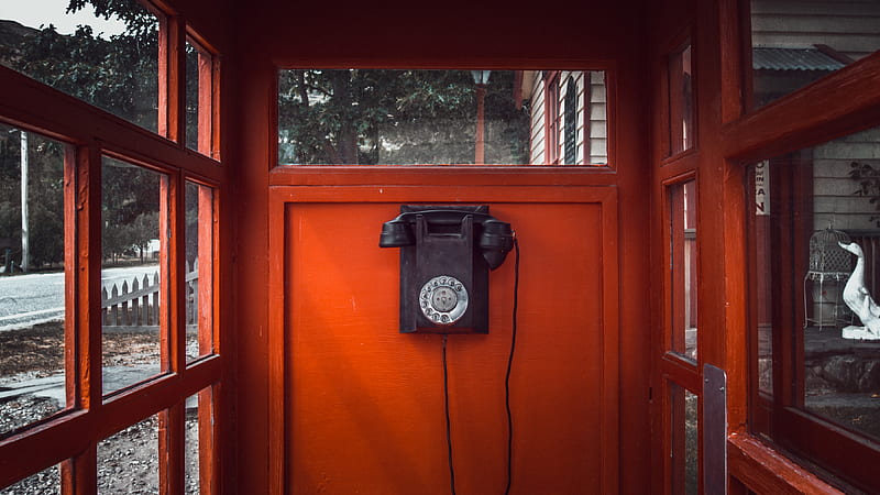 black rotary telephone mounted on red wooden wall, HD wallpaper